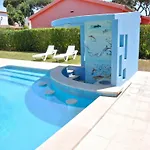 In With Private Pool & Bbq