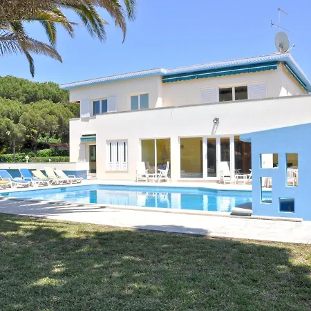 Spacious In With Barbecue Villa