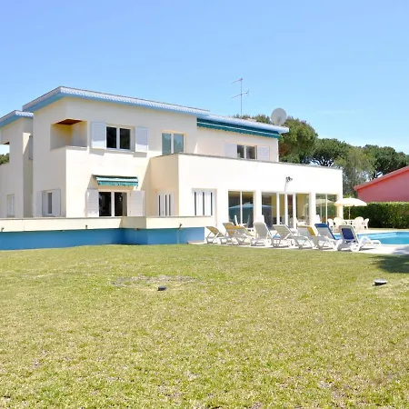 Villa Spacious In With Barbecue