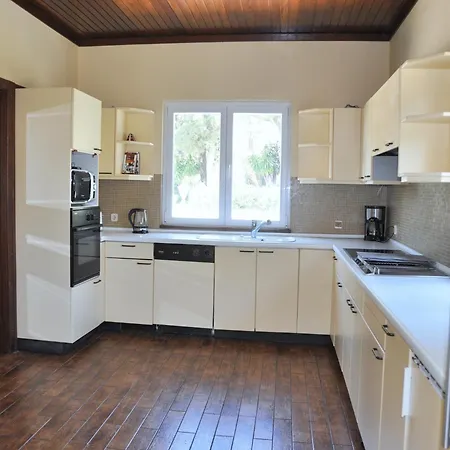 In With Private Pool & Bbq Βίλα