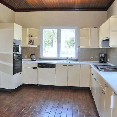 Villa Spacious In With Barbecue