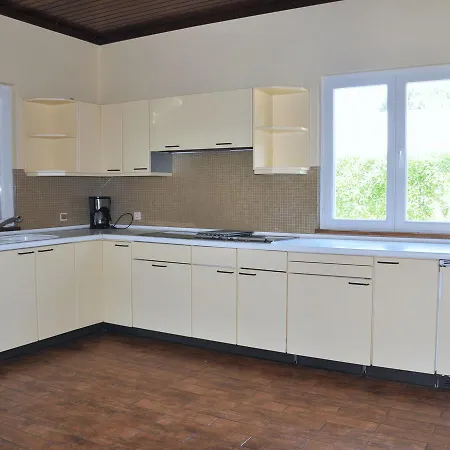 Villa Spacious In With Barbecue